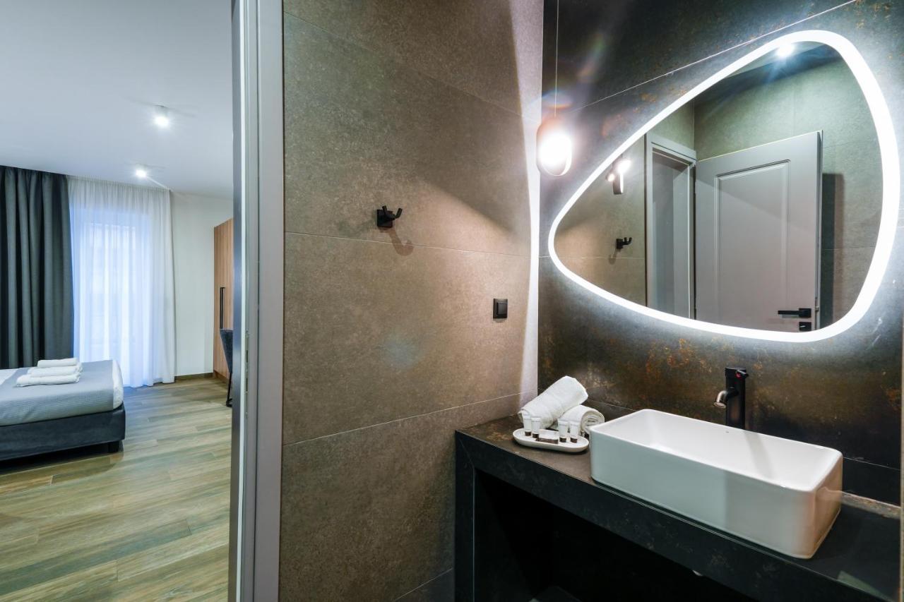 Casa Divinus Suites เอเธนส์ ภายนอก รูปภาพ