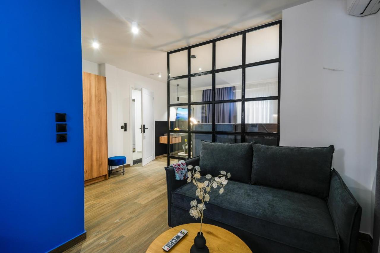 Casa Divinus Suites เอเธนส์ ภายนอก รูปภาพ